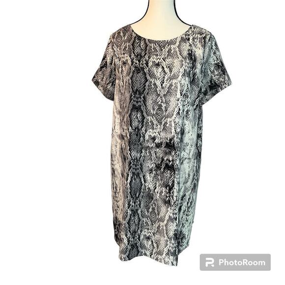 She + Sky Snakeskin Print Lined Short Sleeve Mini Shift Dress Size L Gray White - Picture 2 of 13